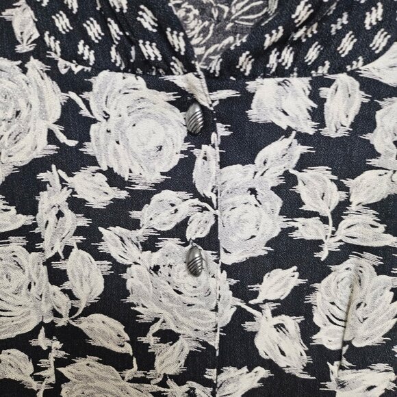 COMPONIX. Floral Print. Button Down. Collared. Geometric Print. Size: 6 - Picture 3 of 4